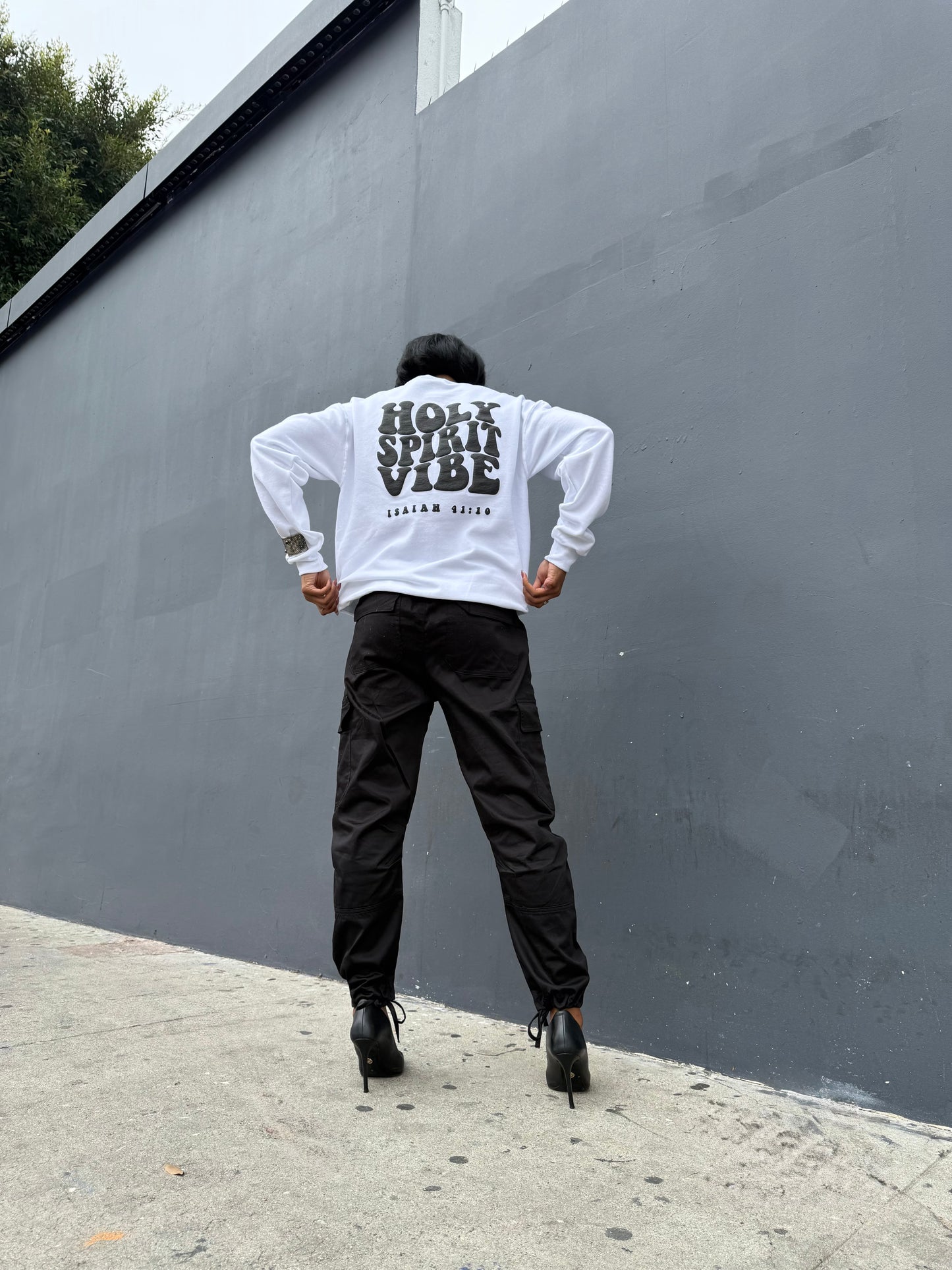 Crewneck – Faith Meets Everyday Comfort with Holy Spirit Vibe